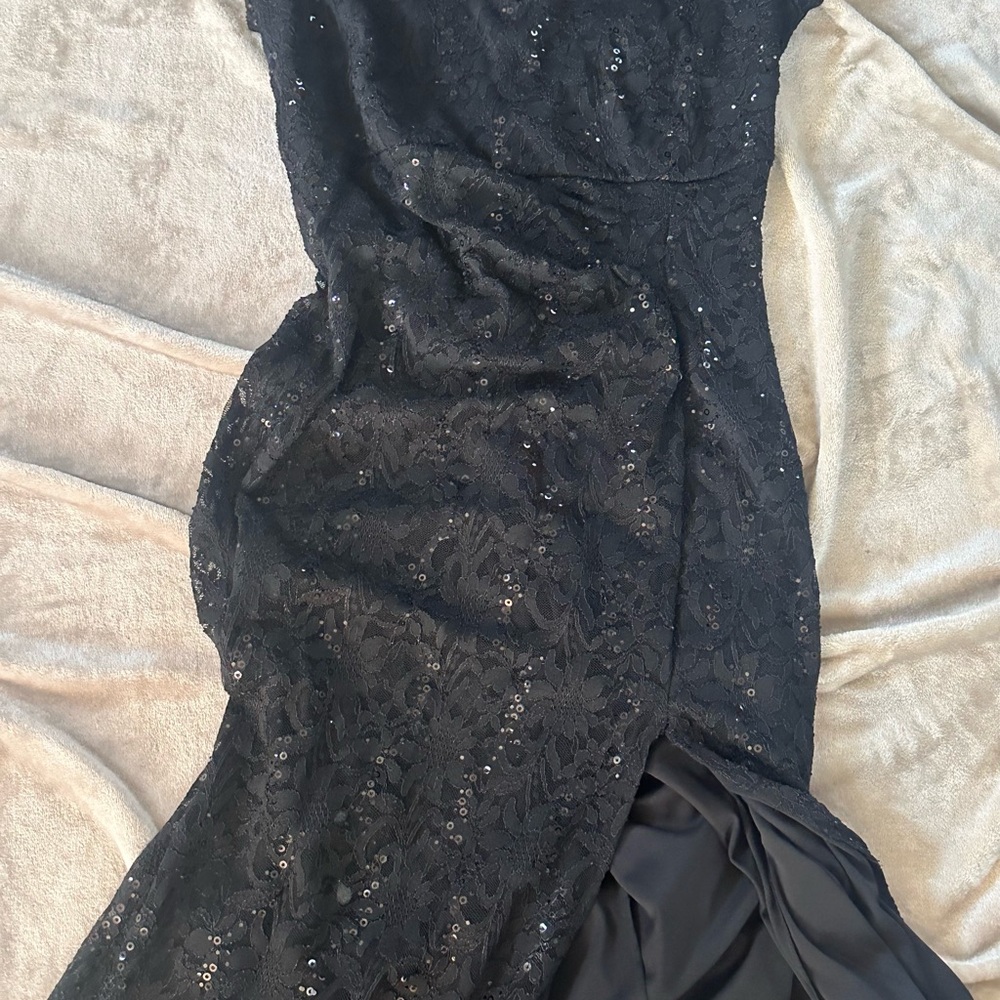 Elegant Black Lace Evening Dress